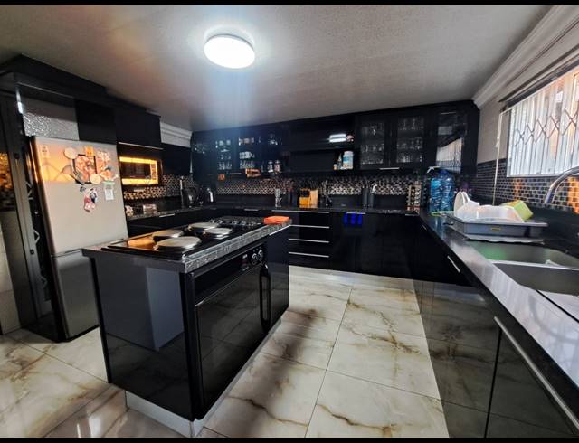 4 BEDROOM HOUSE FOR SALE IN ARCON PARK